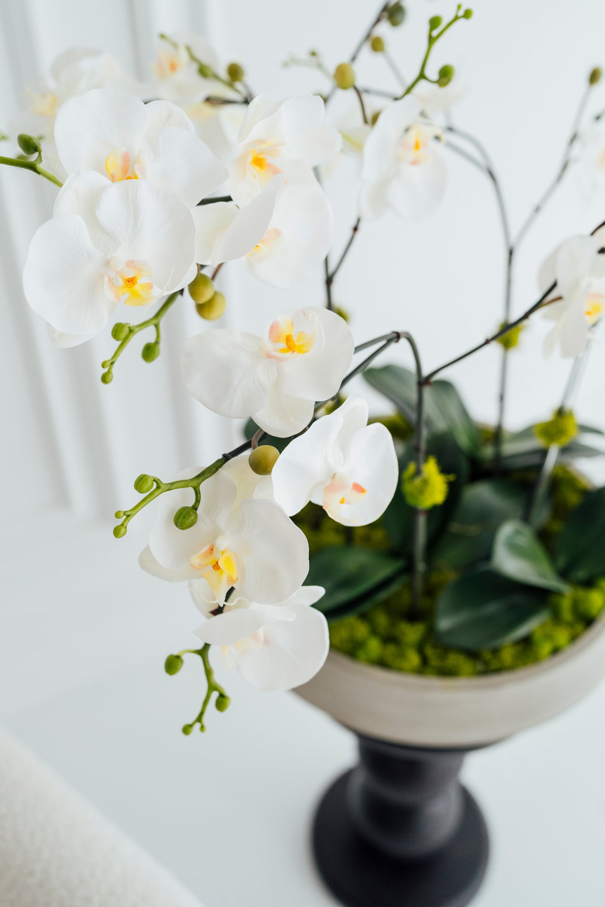 Soie Amour artificial flowers XL Orchids in Cement Vase with elegant white blooms