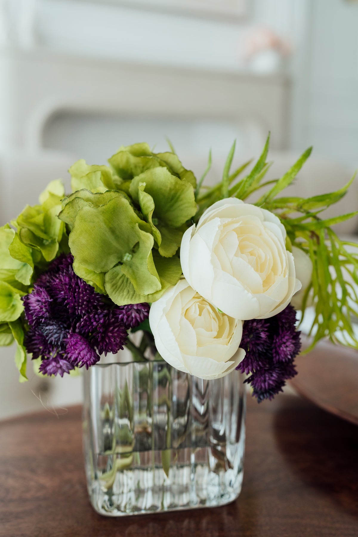 Soie Amour faux flowers Sedum Mixed of Ranunculus and Hydrangea in a glass vase